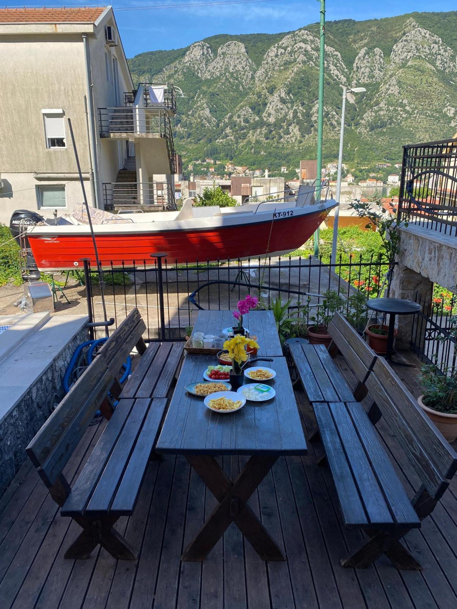 Themis Apart Hotel Kotor Exterior foto