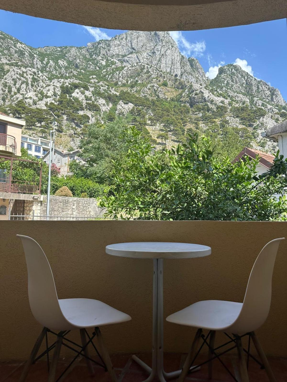 Themis Apart Hotel Kotor Exterior foto