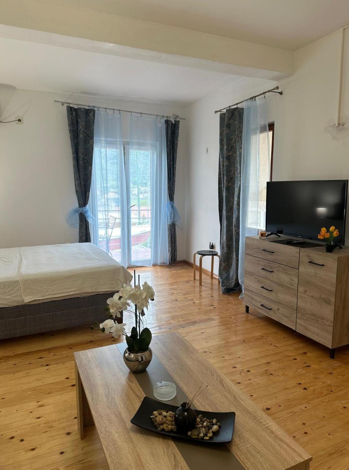 Themis Apart Hotel Kotor Exterior foto